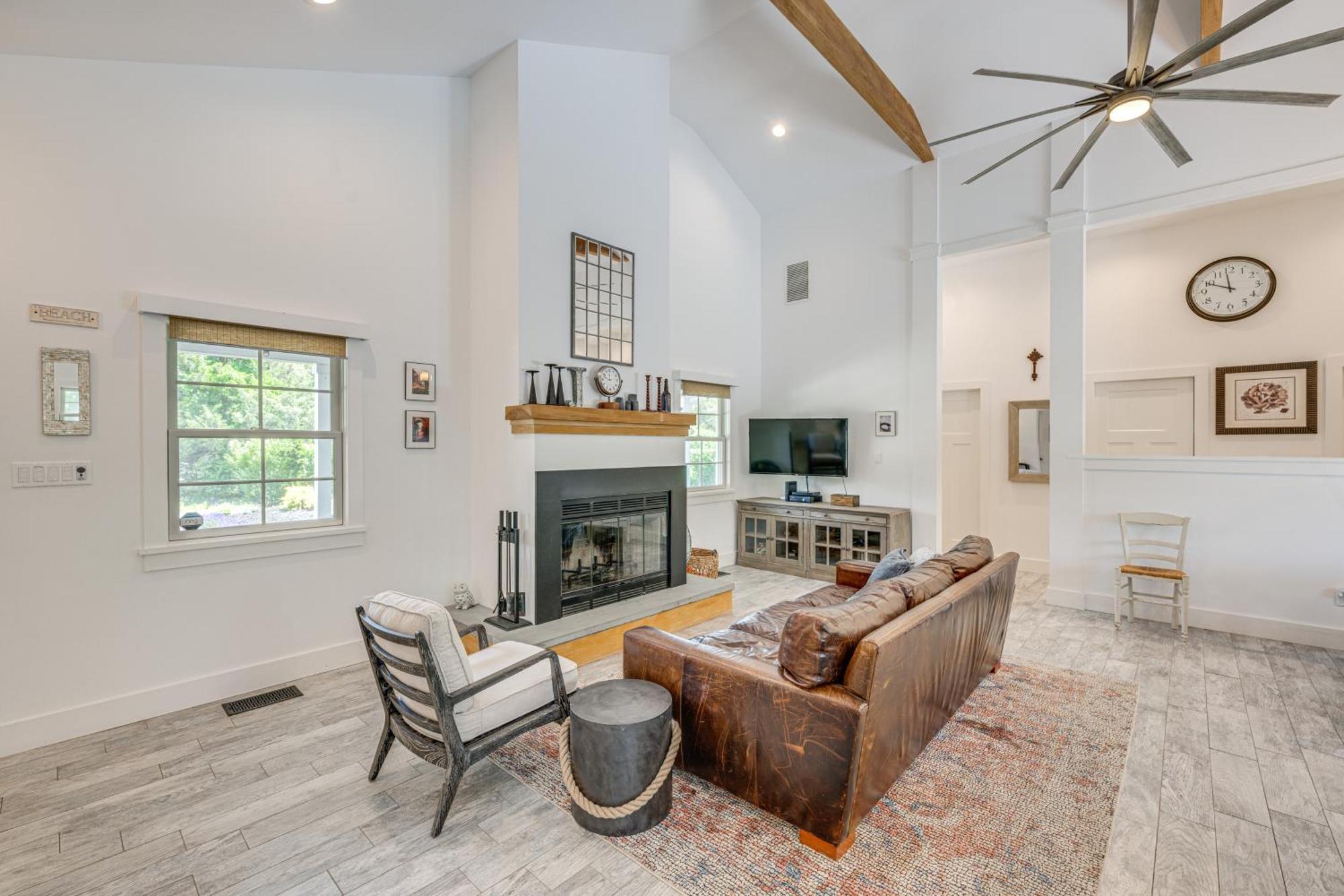 Distinctive Hamptons Home With Pool Near Bay, Ocean Hampton Bays Exteriör bild